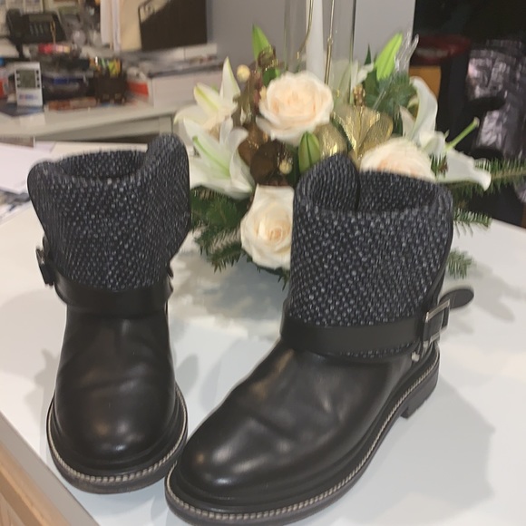 Chanel Collectors Boots FIRM - Picture 4 of 16